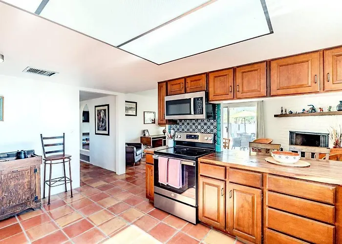 Apartment Sabino Canyon Vista - Serene Desert Escape With Pool & Grill, Sleeps 8 *