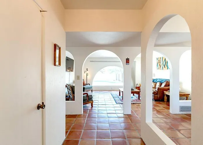Sabino Canyon Vista - Serene Desert Escape With Pool & Grill, Sleeps 8